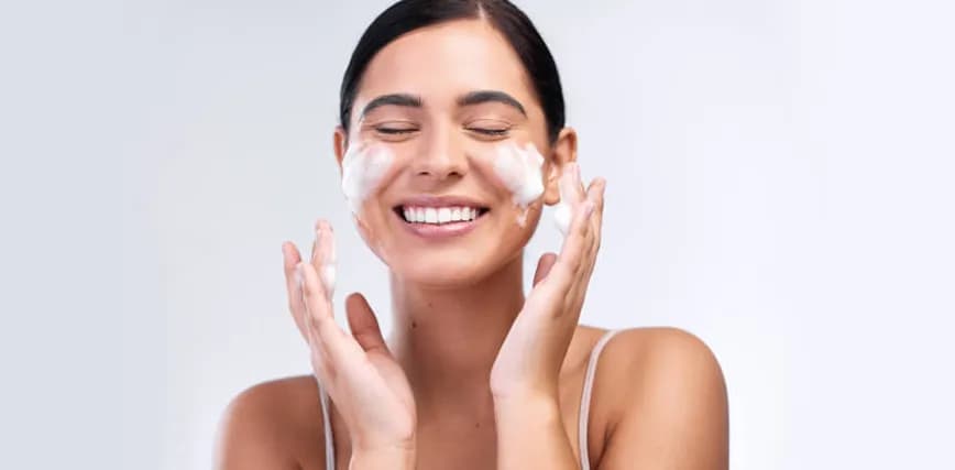 Pasos limpieza facial diaria para una piel radiante y saludable